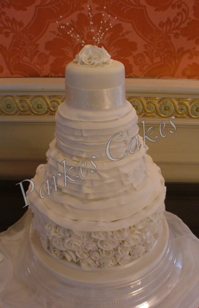 ian stuart masquerade wedding dress cake